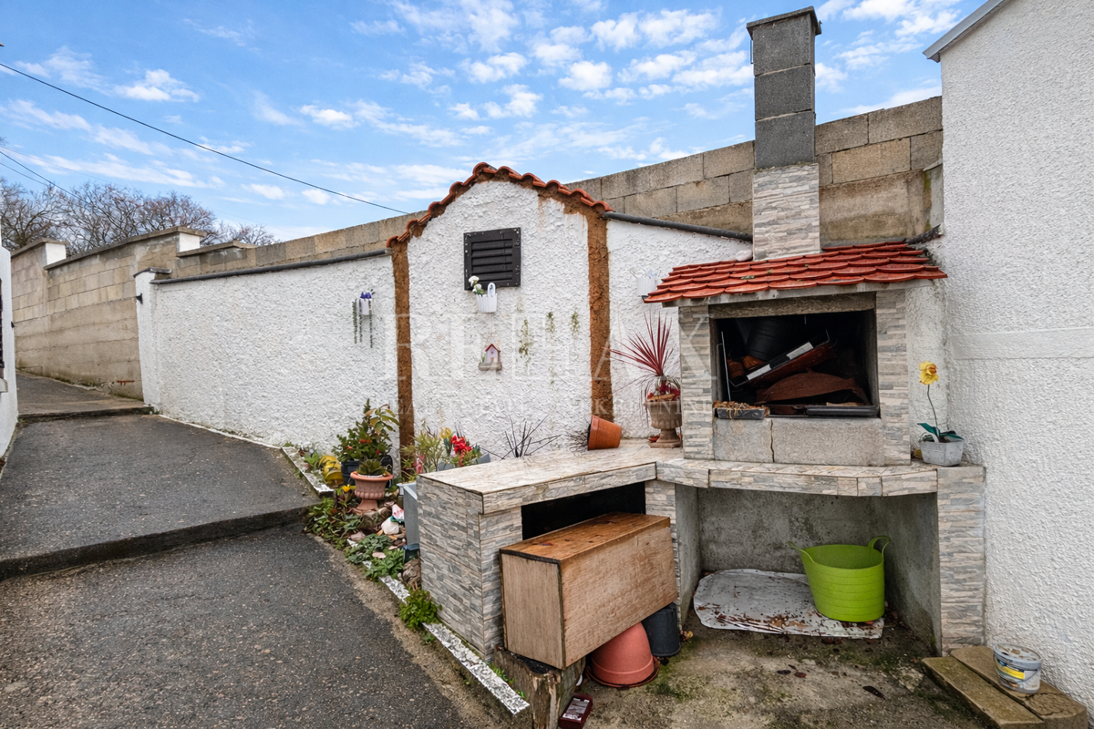 Novi Vinodolski, Donji Zagon - hiša z garažo