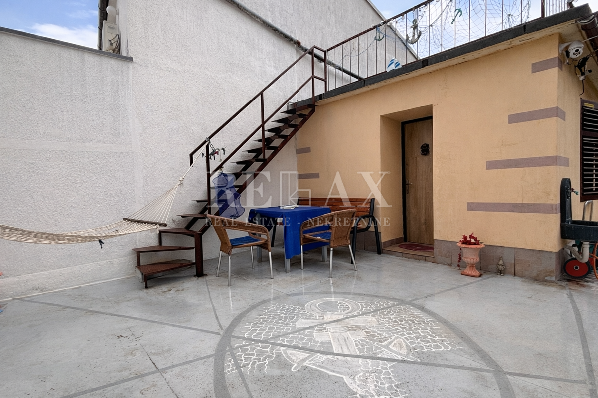 Novi Vinodolski, Donji Zagon - hiša z garažo