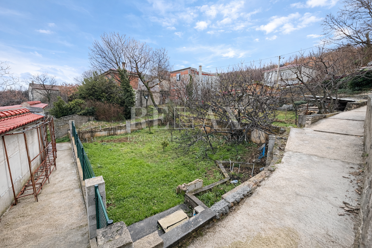 Novi Vinodolski, Donji Zagon - hiša z garažo