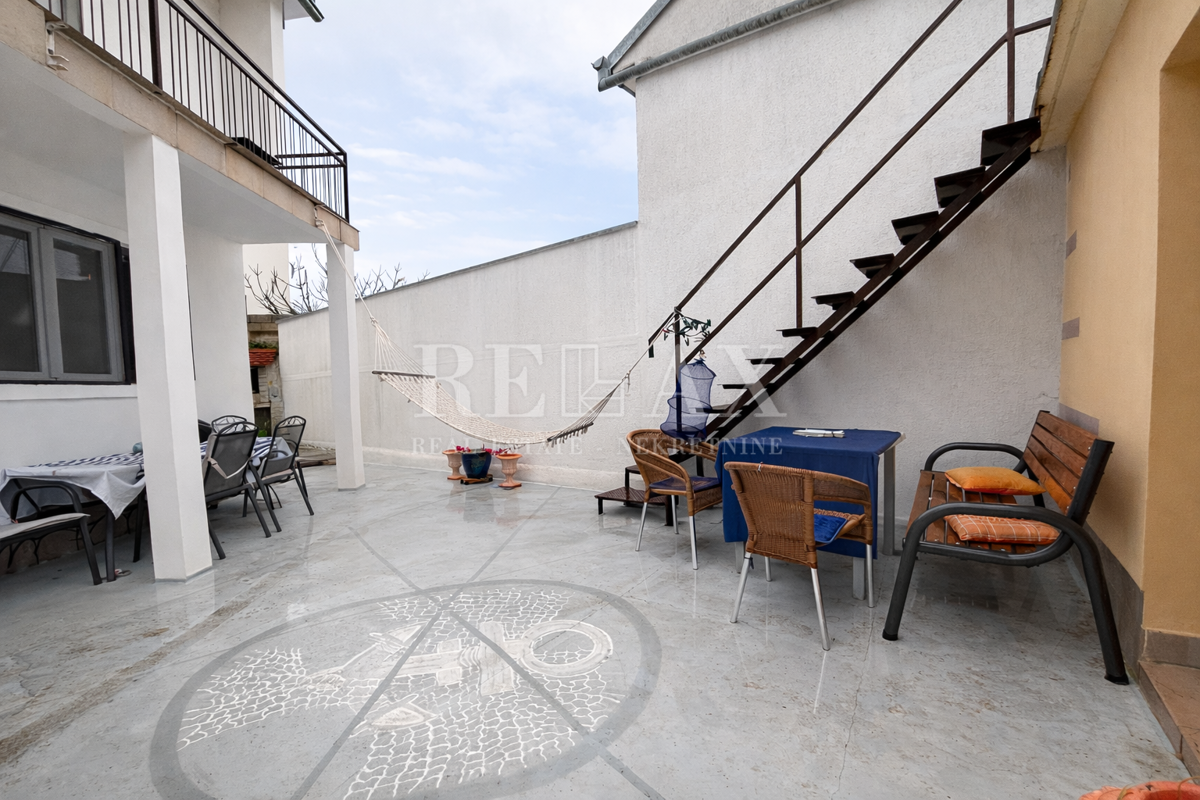 Novi Vinodolski, Donji Zagon - hiša z garažo