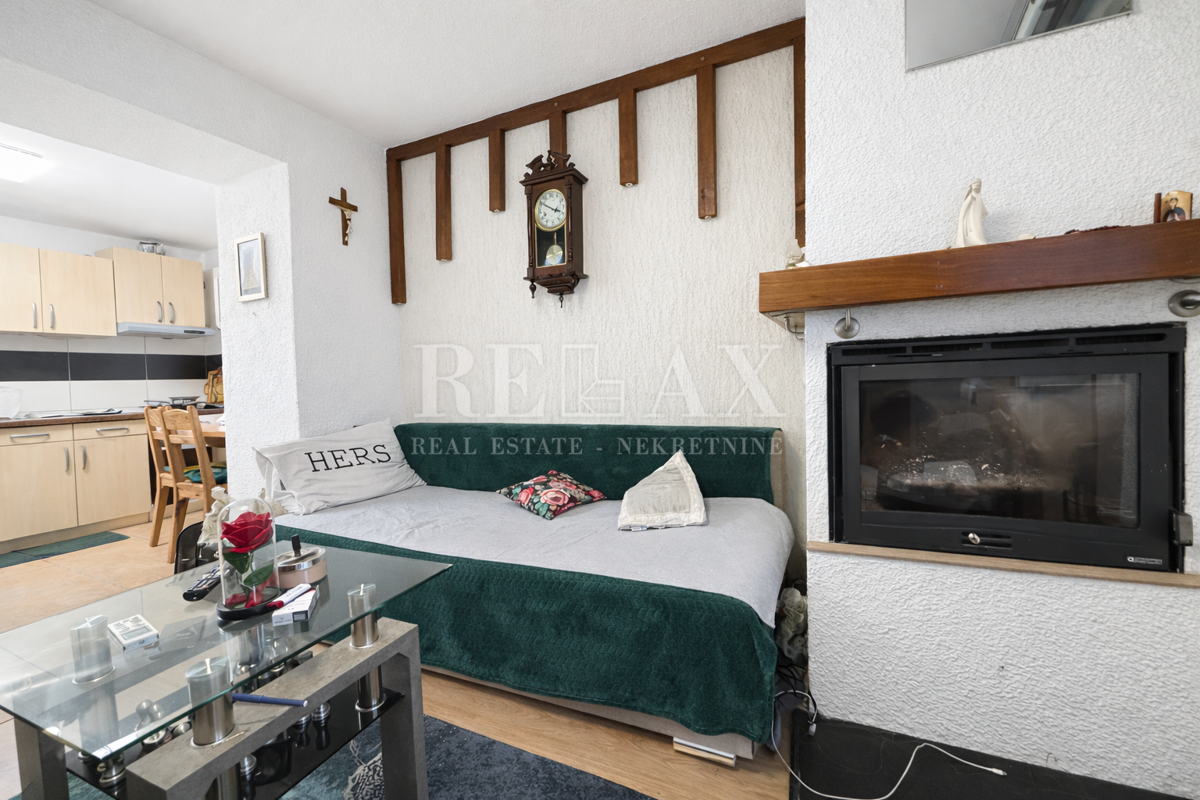 Novi Vinodolski, Donji Zagon - hiša z garažo