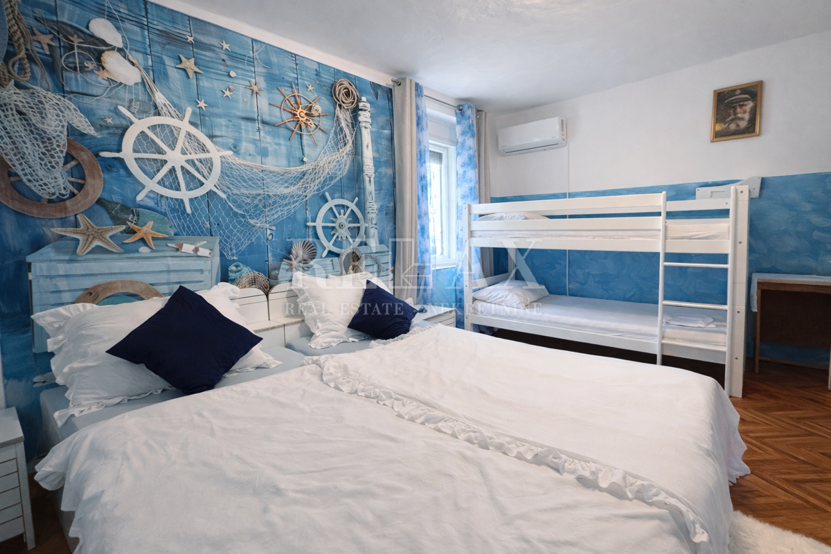 Novi Vinodolski, Donji Zagon - hiša z garažo