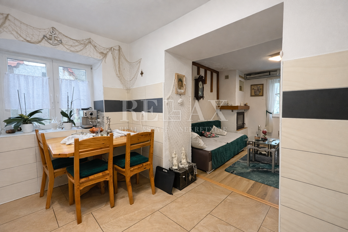 Novi Vinodolski, Donji Zagon - hiša z garažo