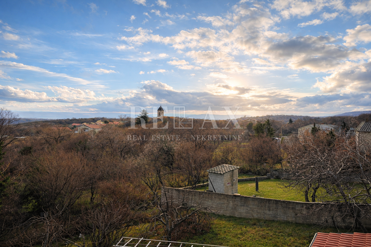 Novi Vinodolski, Donji Zagon - hiša z garažo