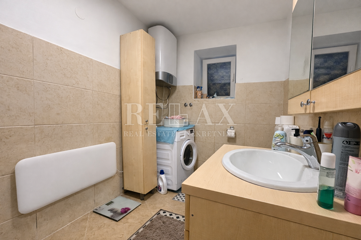 Novi Vinodolski, Donji Zagon - hiša z garažo