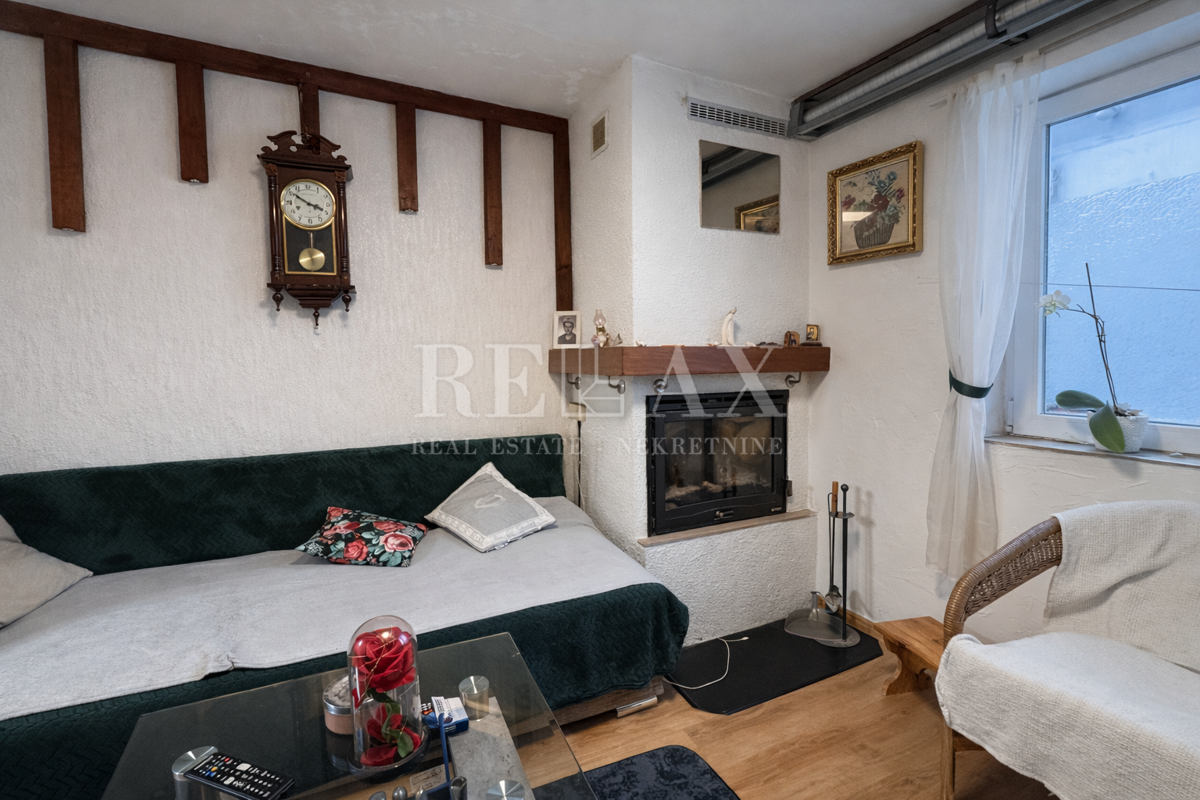 Novi Vinodolski, Donji Zagon - hiša z garažo