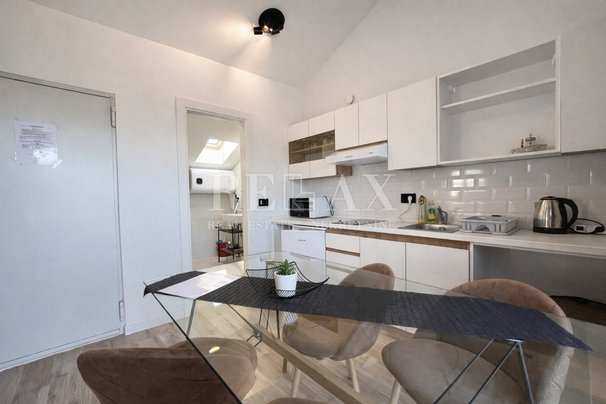 Crikvenica - novozgrajena hiša s 4 apartmaji, bazenom in pogledom na morje