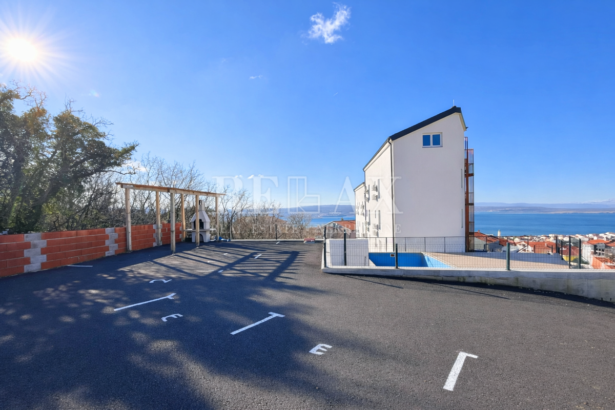 Crikvenica - novozgrajena hiša s 4 apartmaji, bazenom in pogledom na morje