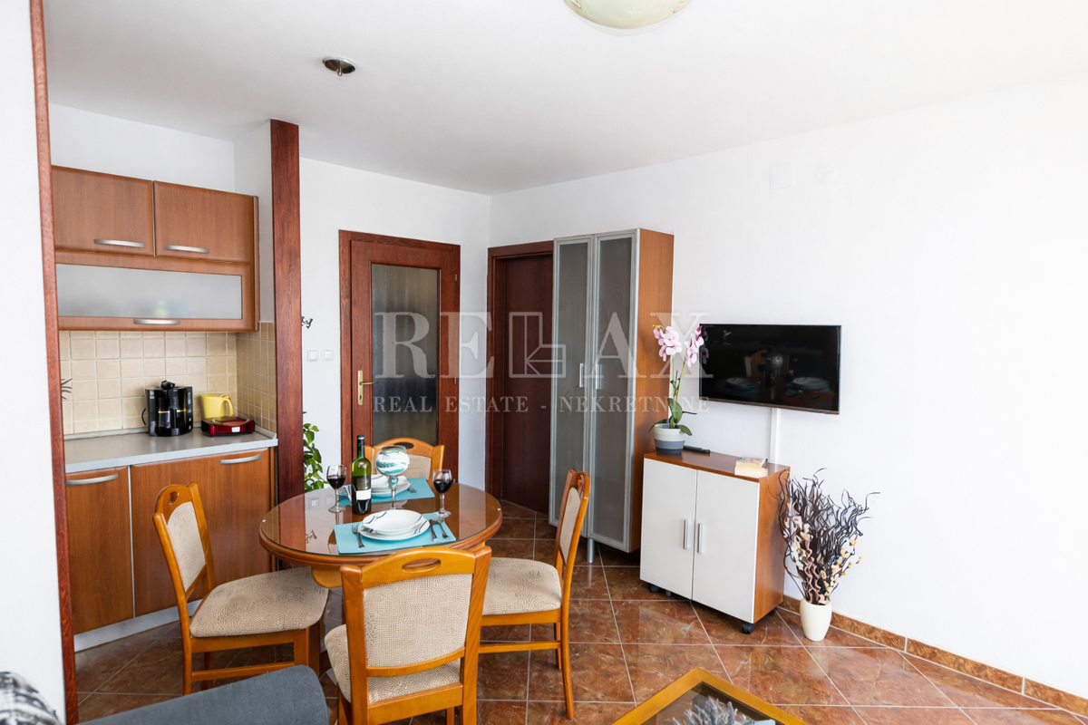 Crikvenica - hiša s 3 apartmaji na odlični lokaciji