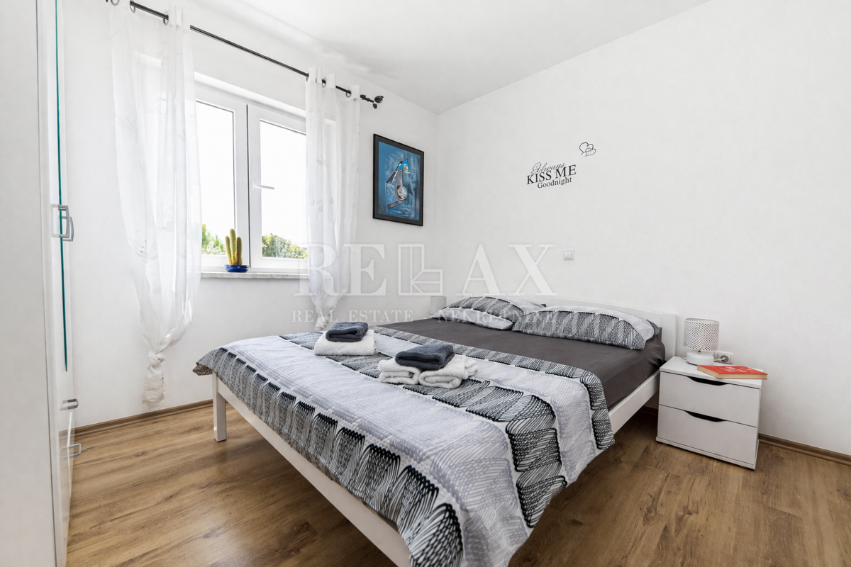 Crikvenica - hiša s 3 apartmaji na odlični lokaciji