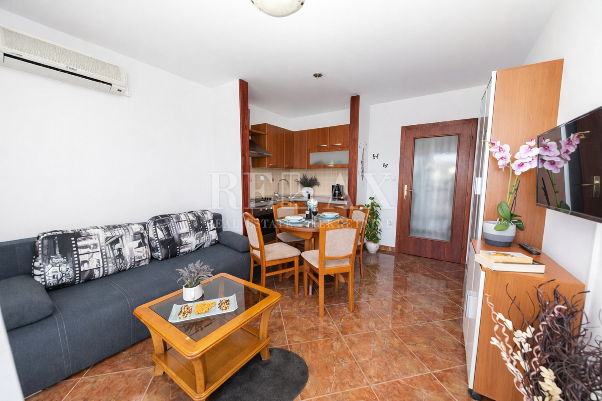 Crikvenica - hiša s 3 apartmaji na odlični lokaciji