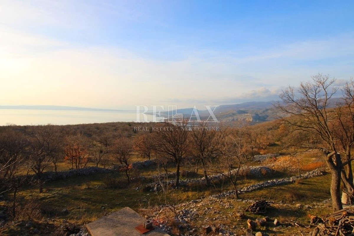 KLENOVICA, POLJICE - Kmetijsko zemljišče 6643 m2 z dvema ruševinama