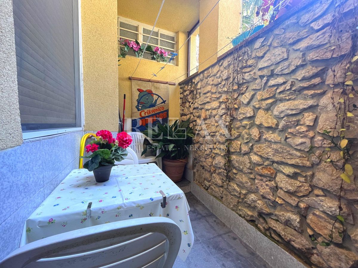CRIKVENICA - Hiša v drugi vrsti od morja