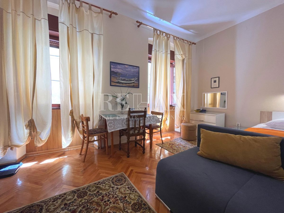 CRIKVENICA - Hiša v drugi vrsti od morja