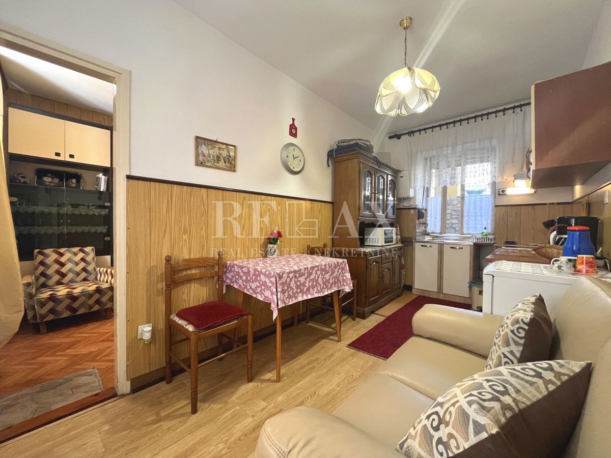 CRIKVENICA - Hiša v drugi vrsti od morja