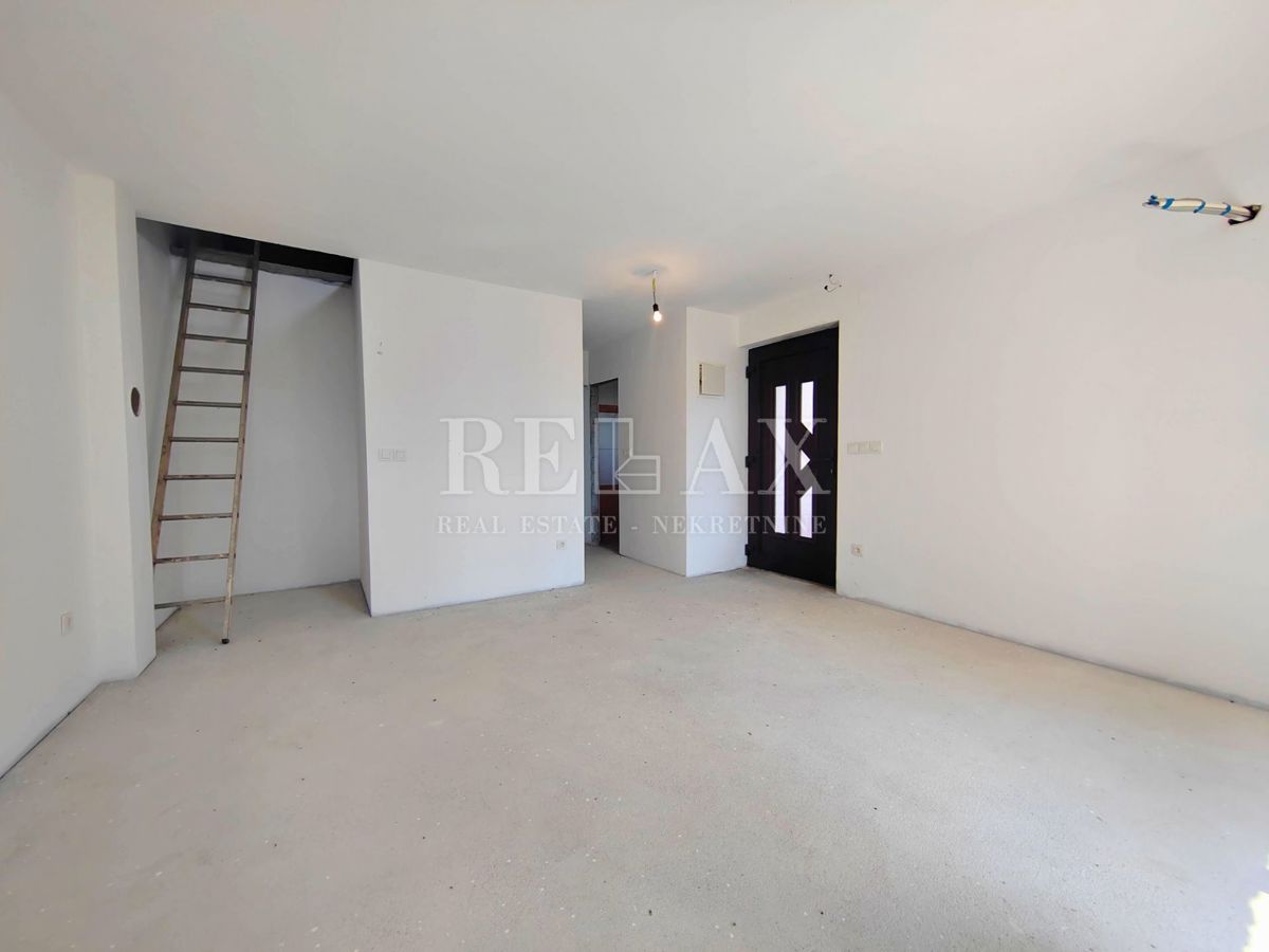 Otok Krk, Dobrinj - novozgrajena hiša z dvema apartmajema