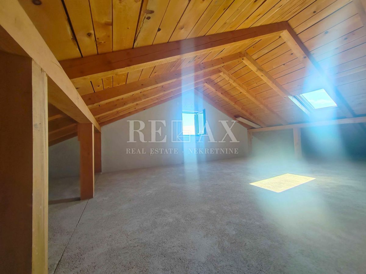 Otok Krk, Dobrinj - novozgrajena hiša z dvema apartmajema
