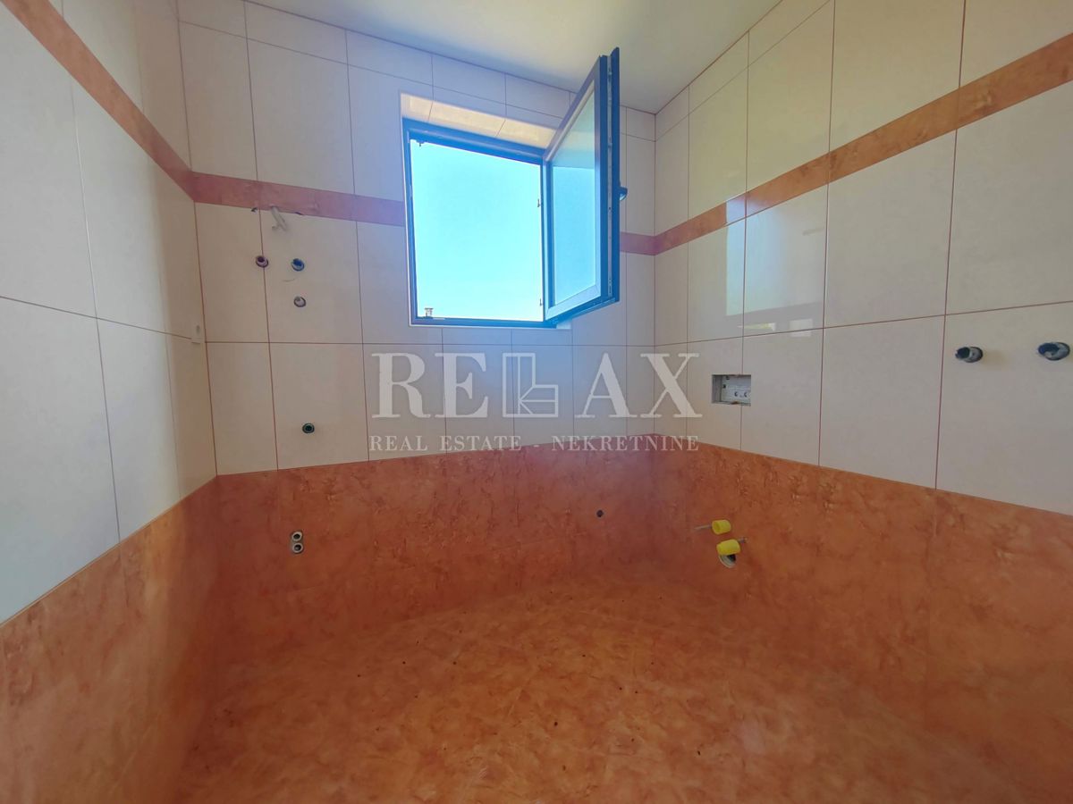 Otok Krk, Dobrinj - novozgrajena hiša z dvema apartmajema