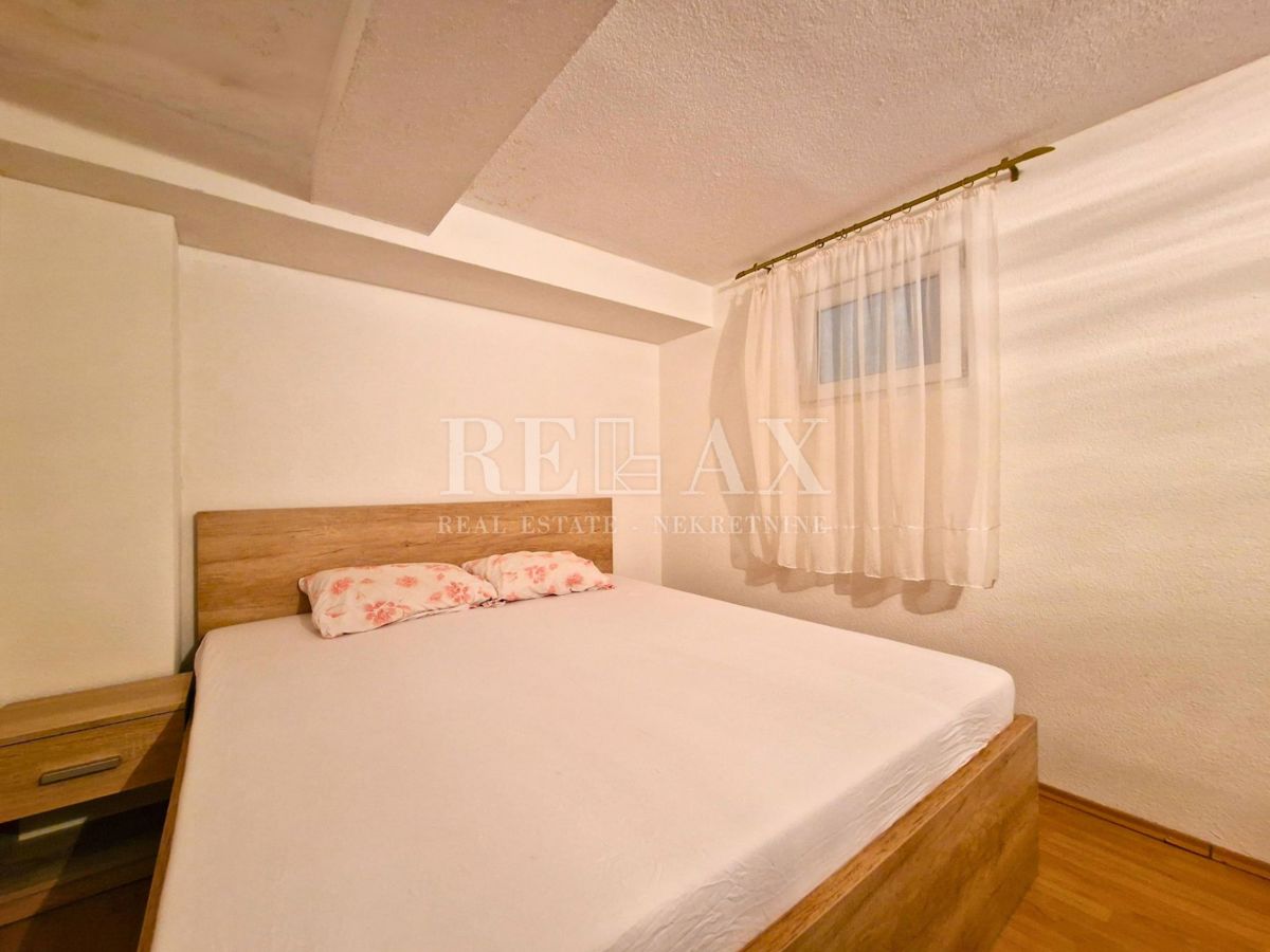 Novi Vinodolski - dvoetažni apartma blizu morja