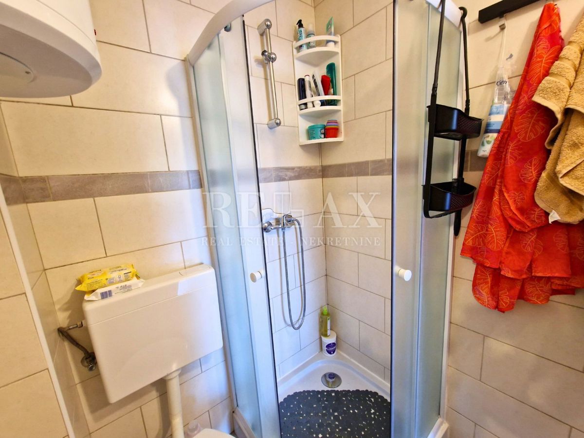 Novi Vinodolski - dvoetažni apartma blizu morja