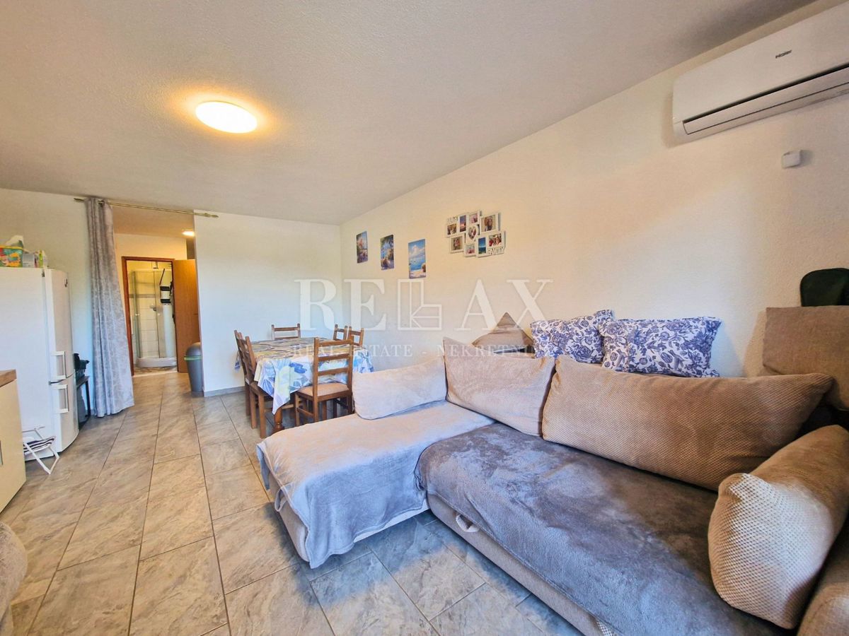 Novi Vinodolski - dvoetažni apartma blizu morja