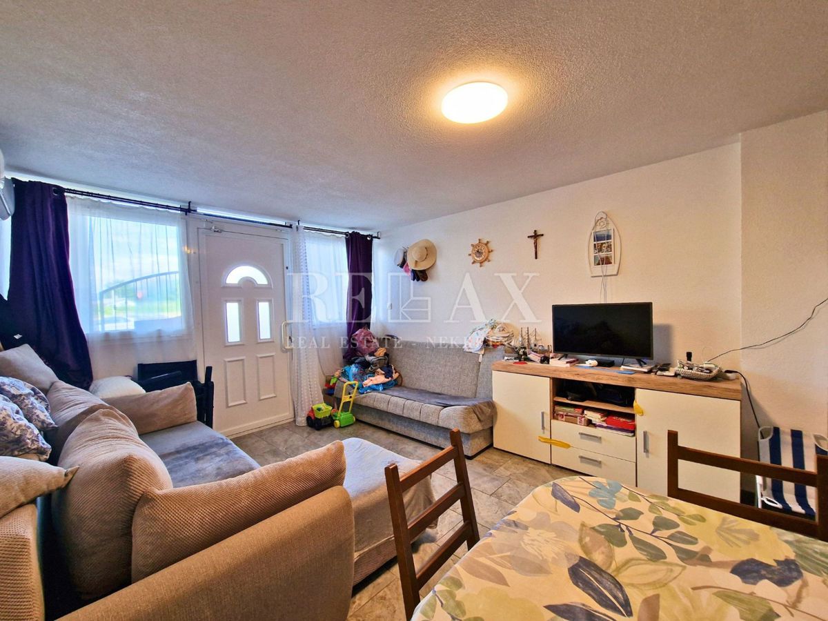 Novi Vinodolski - dvoetažni apartma blizu morja