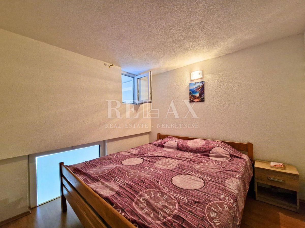 Novi Vinodolski - dvoetažni apartma blizu morja