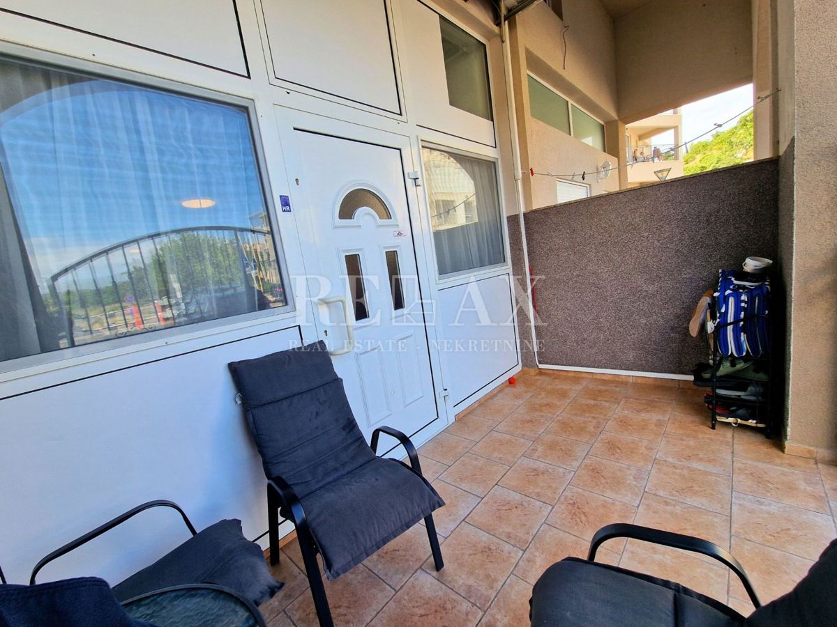 Novi Vinodolski - dvoetažni apartma blizu morja