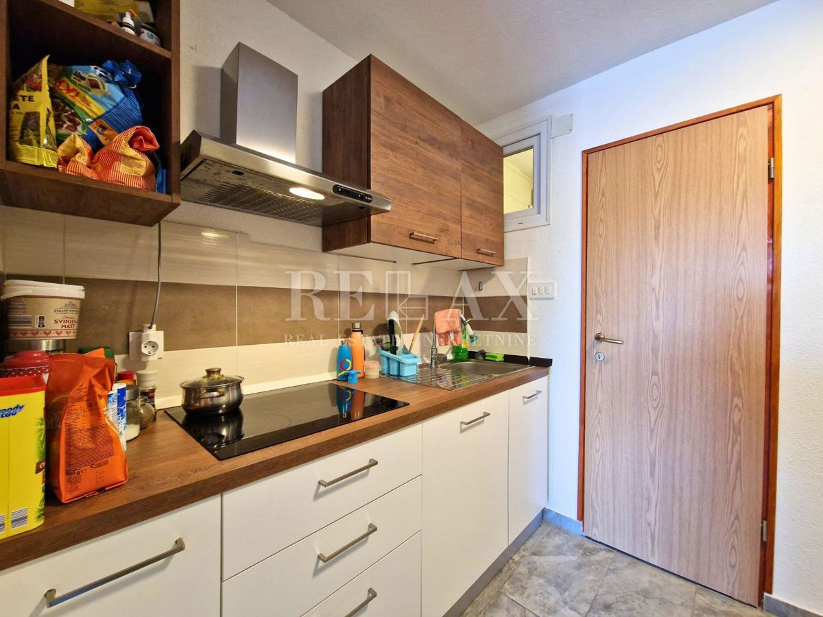 Novi Vinodolski - dvoetažni apartma blizu morja