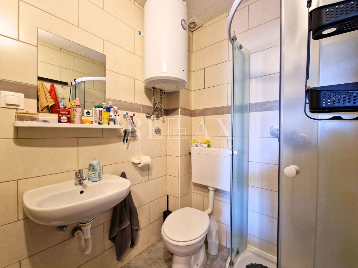Novi Vinodolski - dvoetažni apartma blizu morja