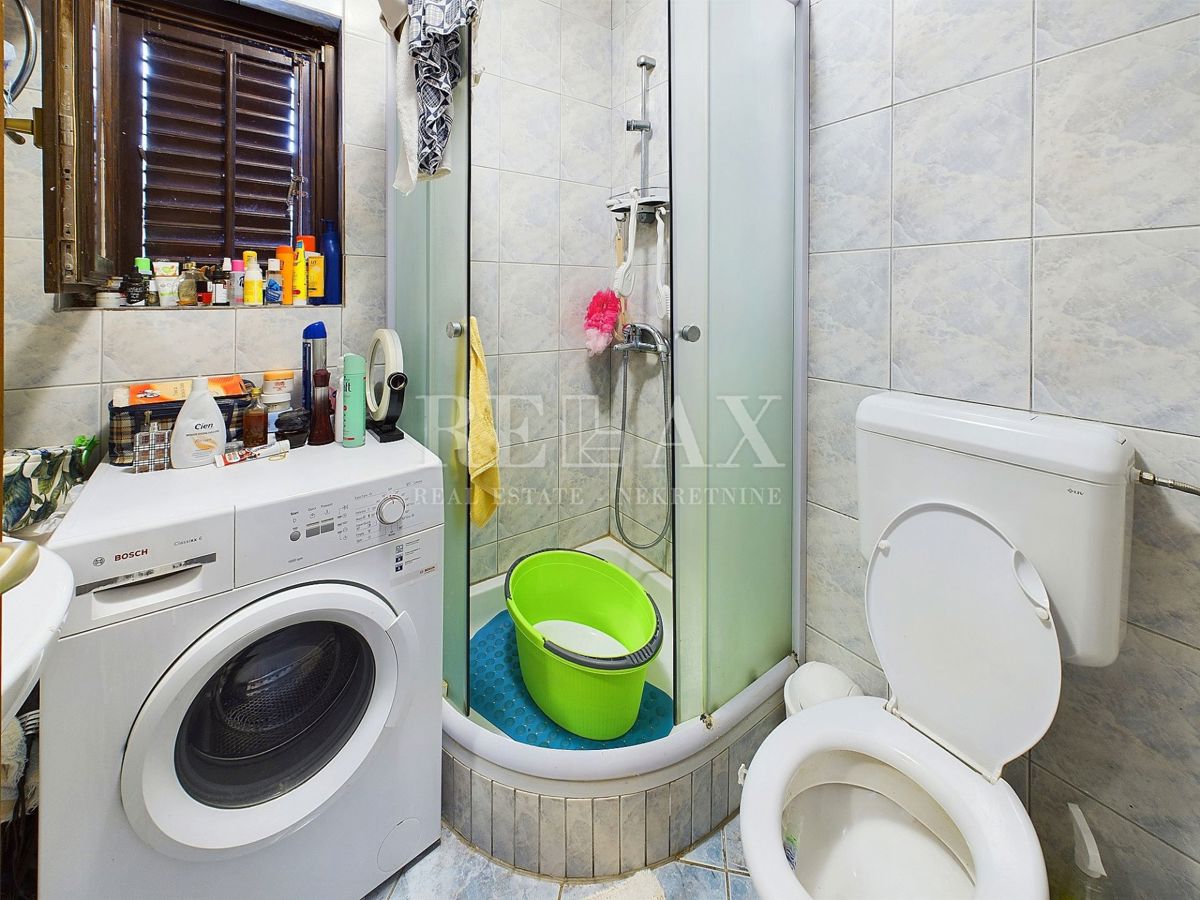 Selce – Etaža  z Vrtom, Garažo in Apartmajem za Goste