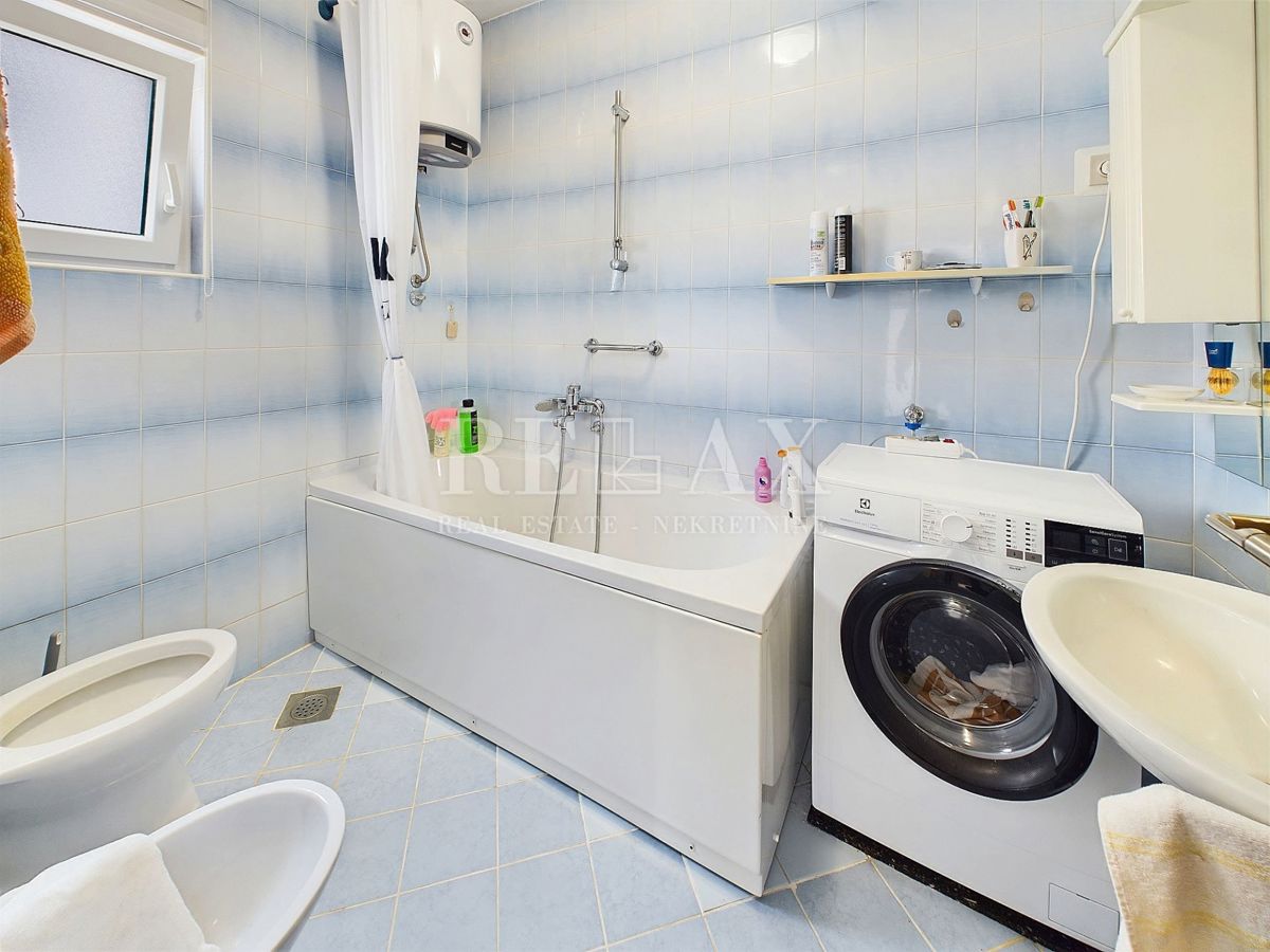 Selce – Etaža  z Vrtom, Garažo in Apartmajem za Goste