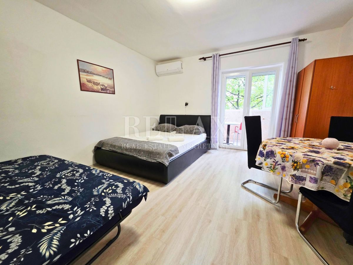 Kraljevica - prostoren studio apartma 50 m od plaže