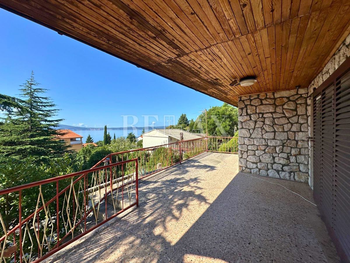 Novi Vinodolski - nepremičnina na odlični lokaciji, 2. vrsta od morja