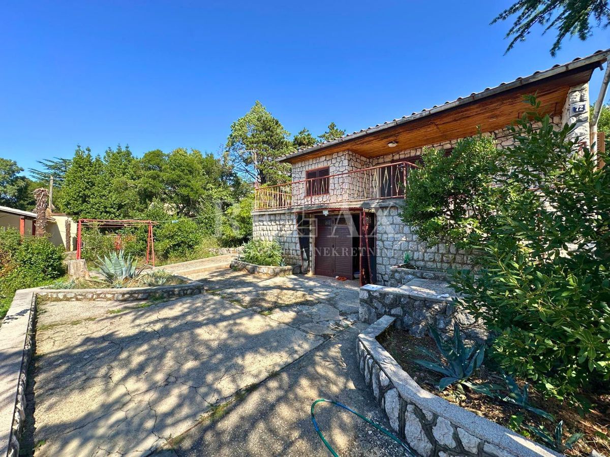 Novi Vinodolski - nepremičnina na odlični lokaciji, 2. vrsta od morja