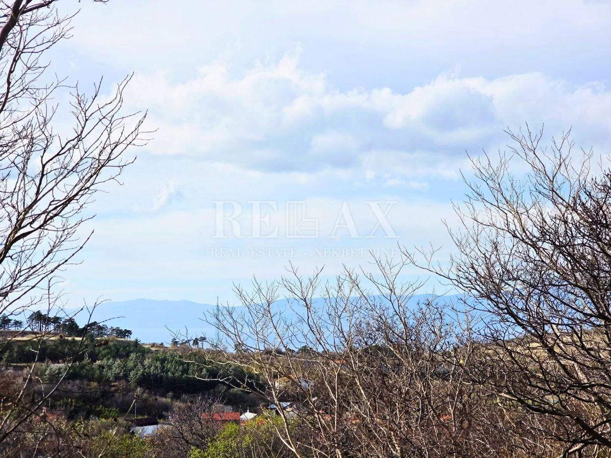 Hreljin - gradbeno zemljišče z idejnim projektom