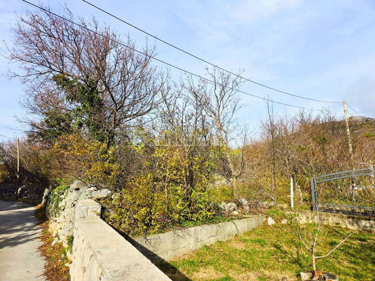 Hreljin - gradbeno zemljišče z idejnim projektom