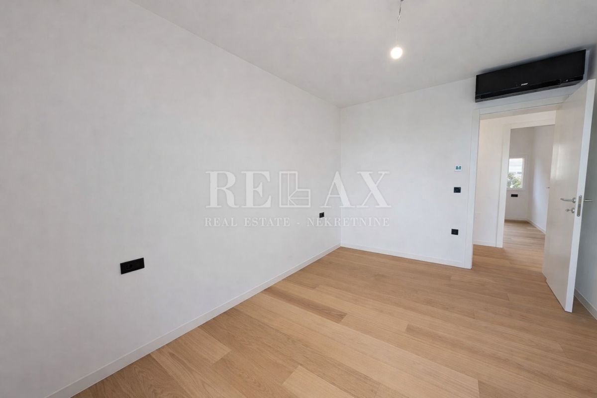 Rijeka, Kantrida - luksuzno stanovanje z 2 garažnima mestoma