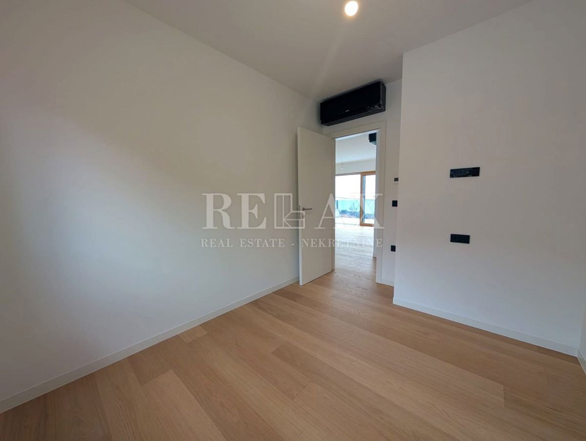 Rijeka, Kantrida - luksuzno stanovanje z 2 garažnima mestoma