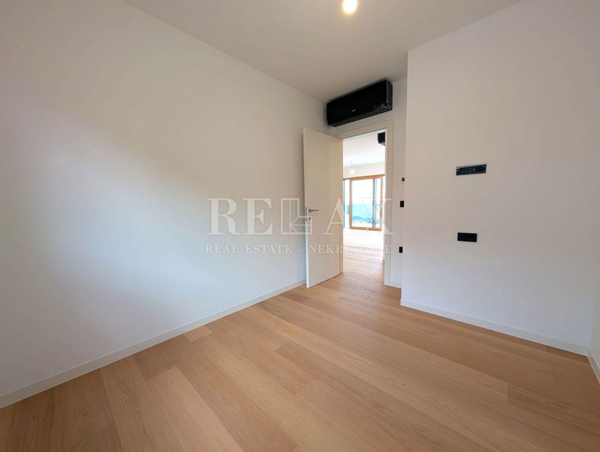 Rijeka, Kantrida - luksuzno stanovanje z 2 garažnima mestoma