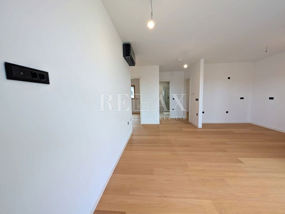 Rijeka, Kantrida - luksuzno stanovanje z 2 garažnima mestoma