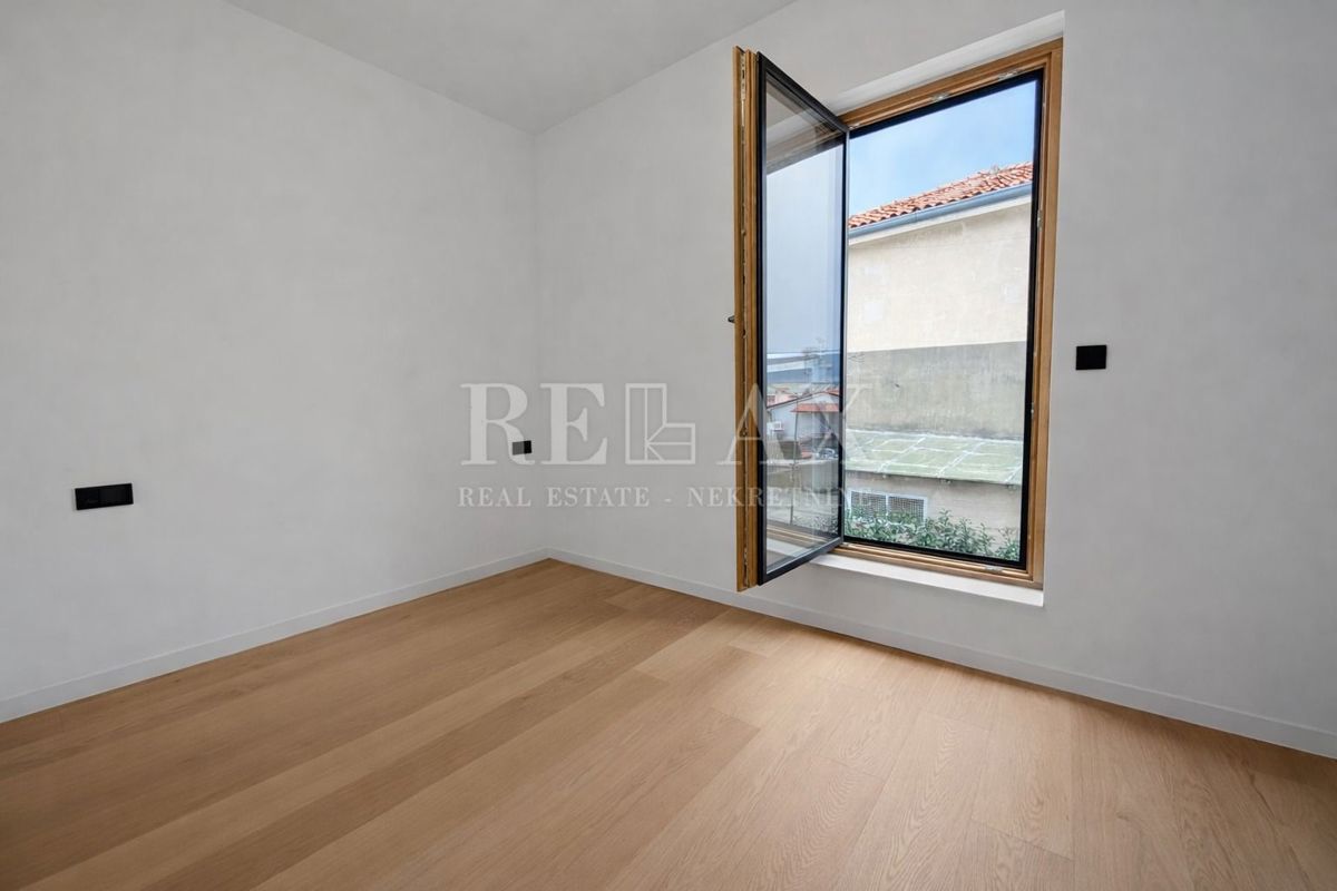 Rijeka, Kantrida - luksuzno stanovanje z 2 garažnima mestoma