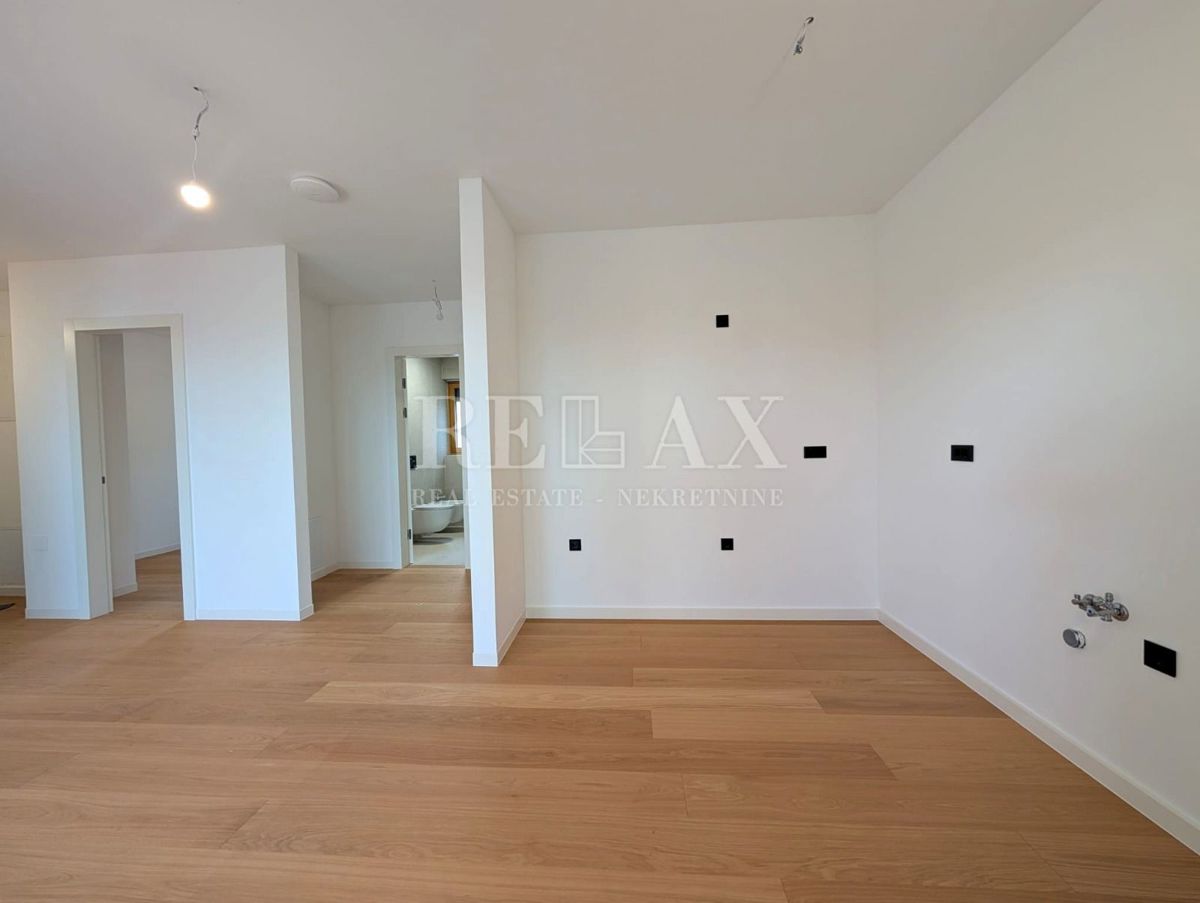 Rijeka, Kantrida - luksuzno stanovanje z 2 garažnima mestoma