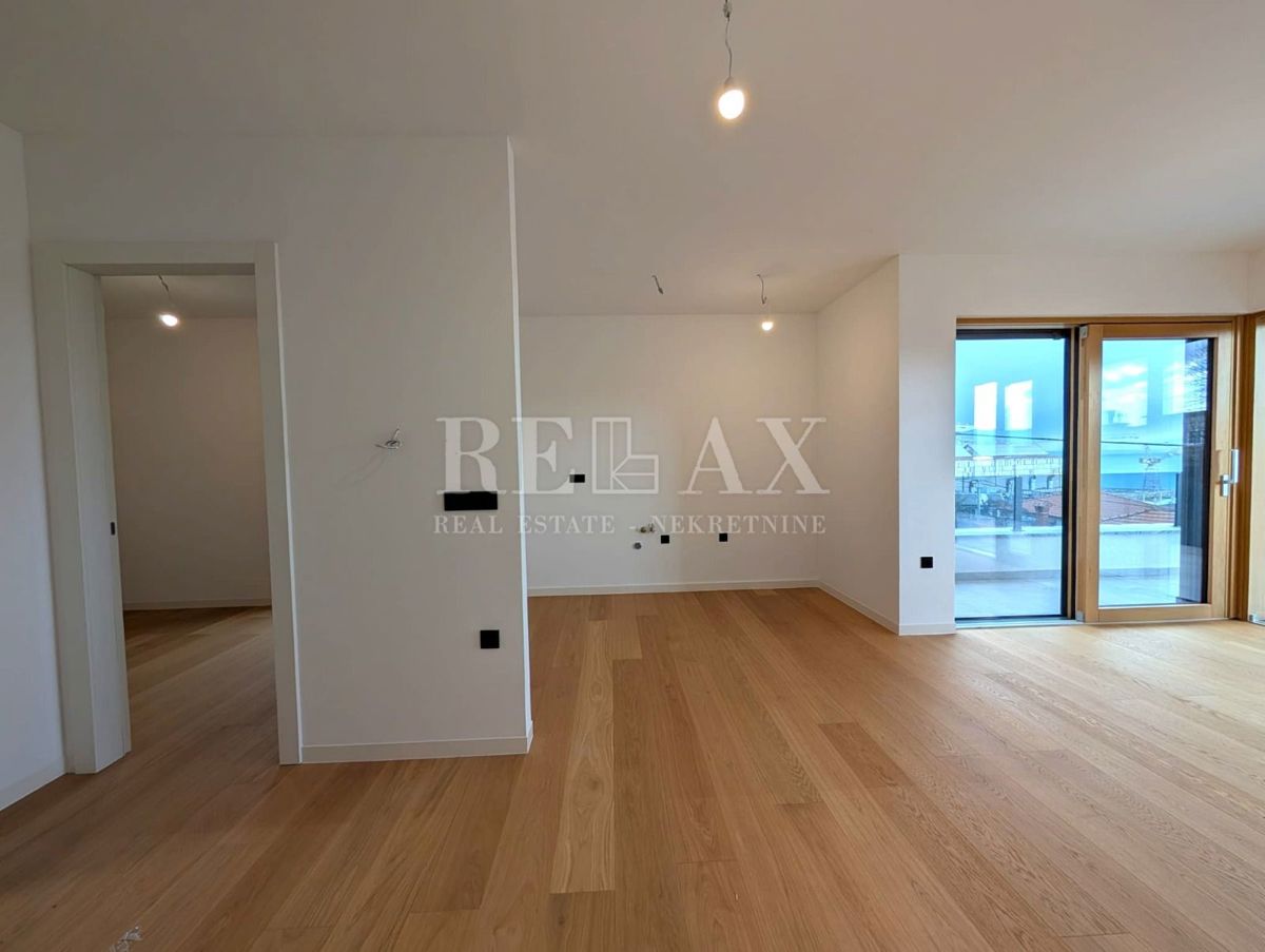 Rijeka, Kantrida - luksuzno stanovanje z 2 garažnima mestoma