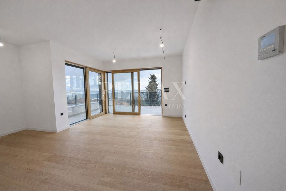 Rijeka, Kantrida - luksuzno stanovanje z 2 garažnima mestoma