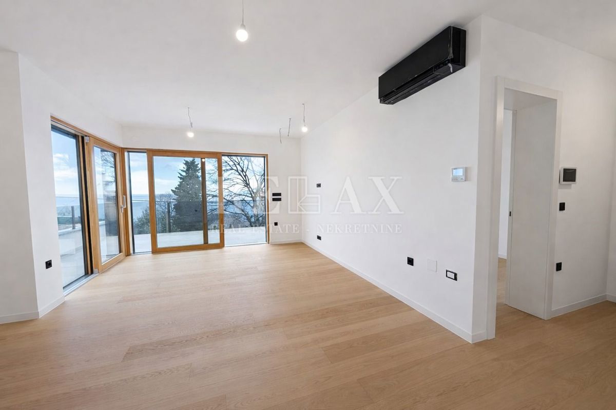 Rijeka, Kantrida - luksuzno stanovanje z 2 garažnima mestoma