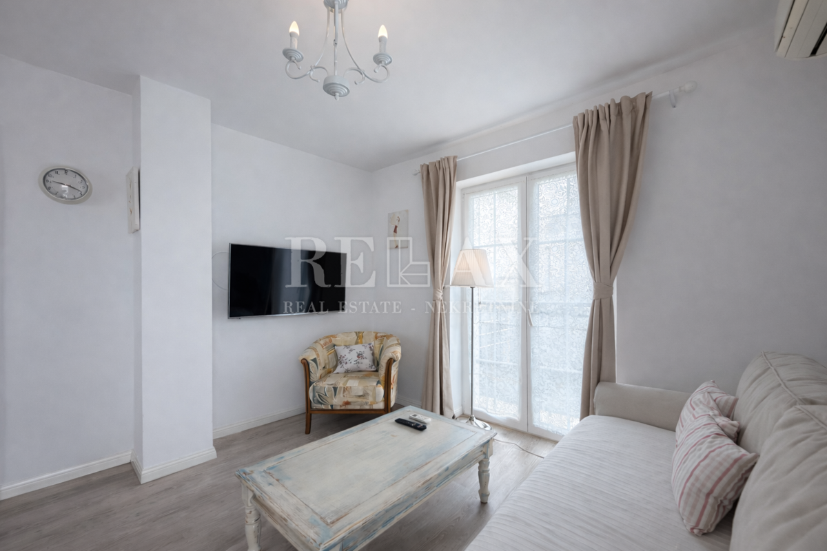 Crikvenica - stanovanje z razgledom, druga vrsta do morja