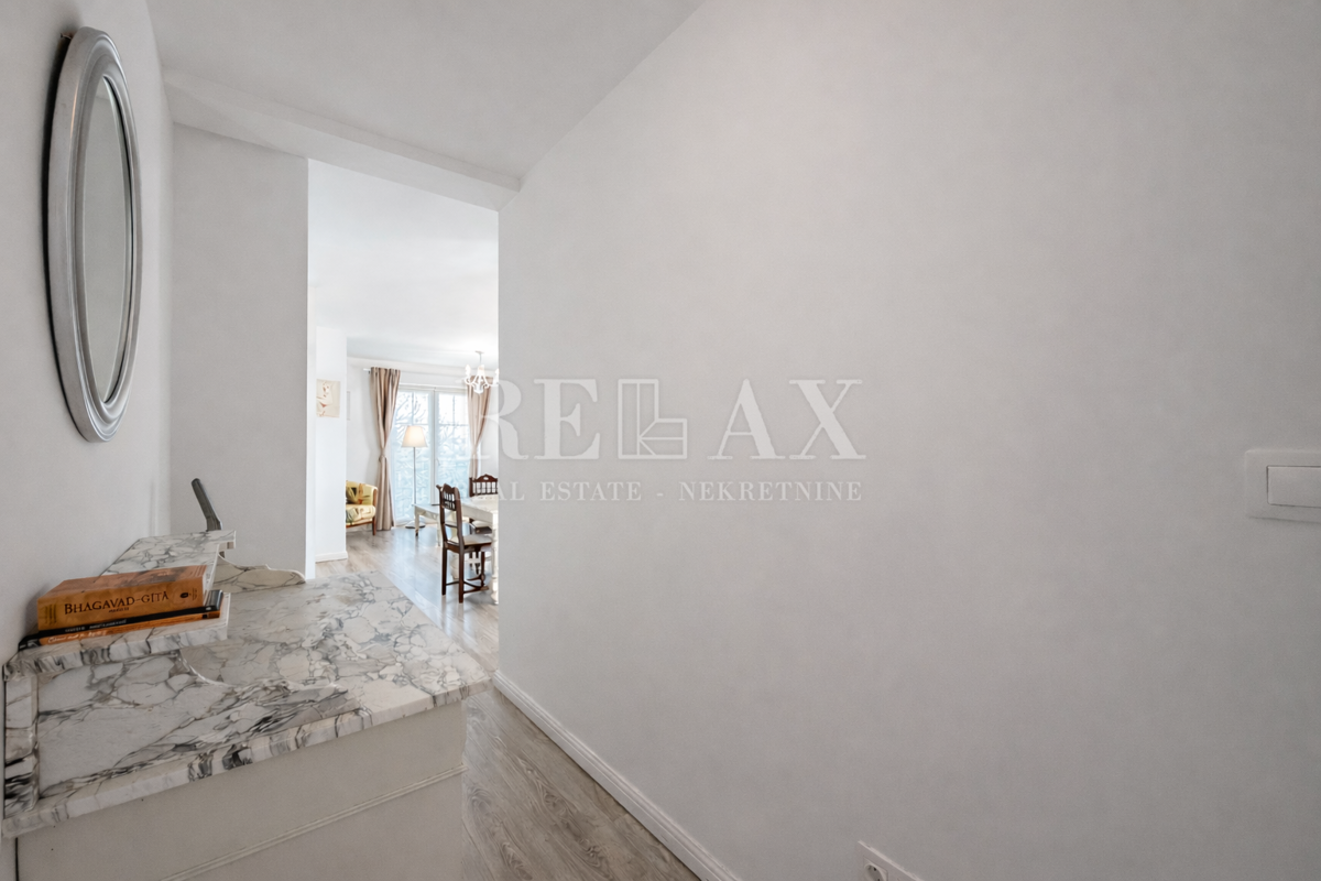 Crikvenica - stanovanje z razgledom, druga vrsta do morja