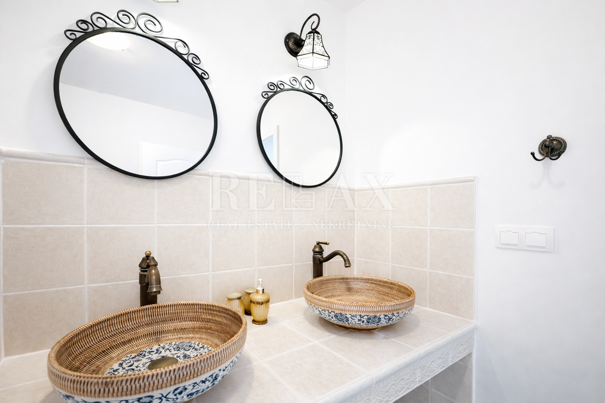 Crikvenica - stanovanje z razgledom, druga vrsta do morja