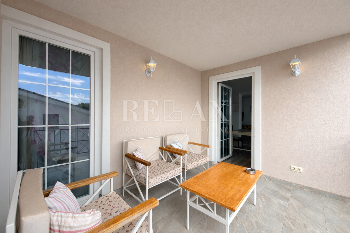 Crikvenica - stanovanje z razgledom, druga vrsta do morja